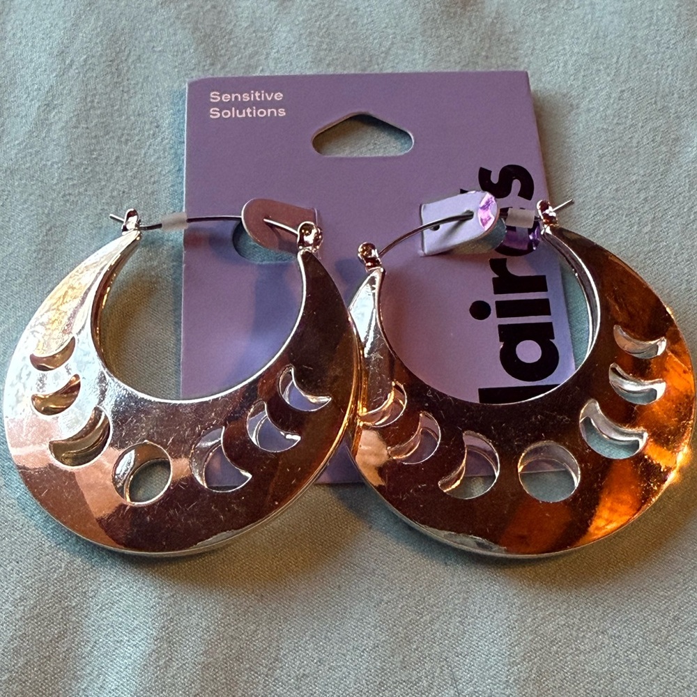 🌕🌘🌙 Chic Silver-tone Moon Phases Hoop Earrings
